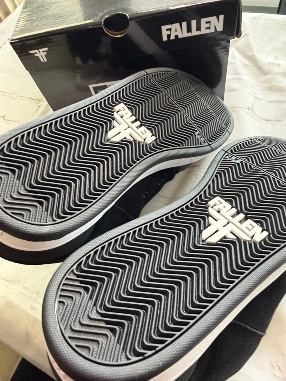Heritage Black and White Men's Low-Top Sneakers - Picture 4 of 5